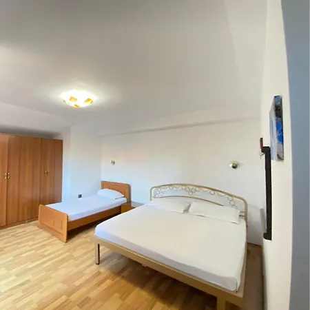 Konukevi & Dhoma Me Qera Ditore