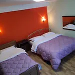 & Dhoma Me Qera Ditore Tirana
