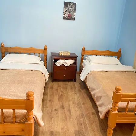 & Dhoma Me Qera Ditore Guest house *